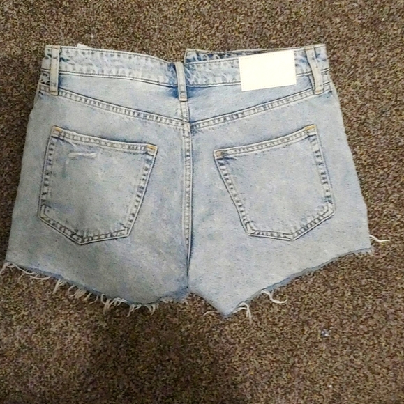 H&M distressed shorts - Picture 2 of 4